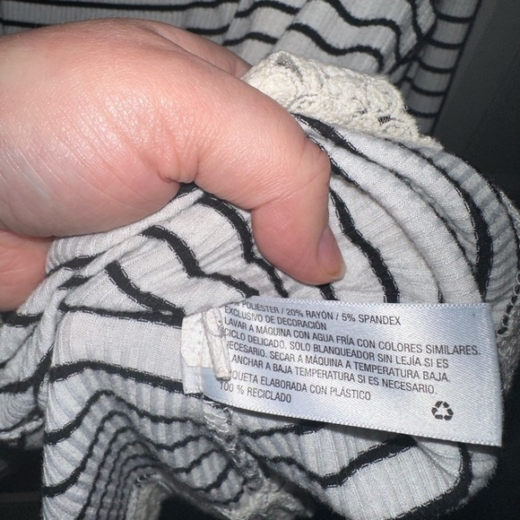 𝅺Xhiliration Scoopneck Lace Long-Sleeve Striped Top with Low-Back Tie - Picture 4 of 6